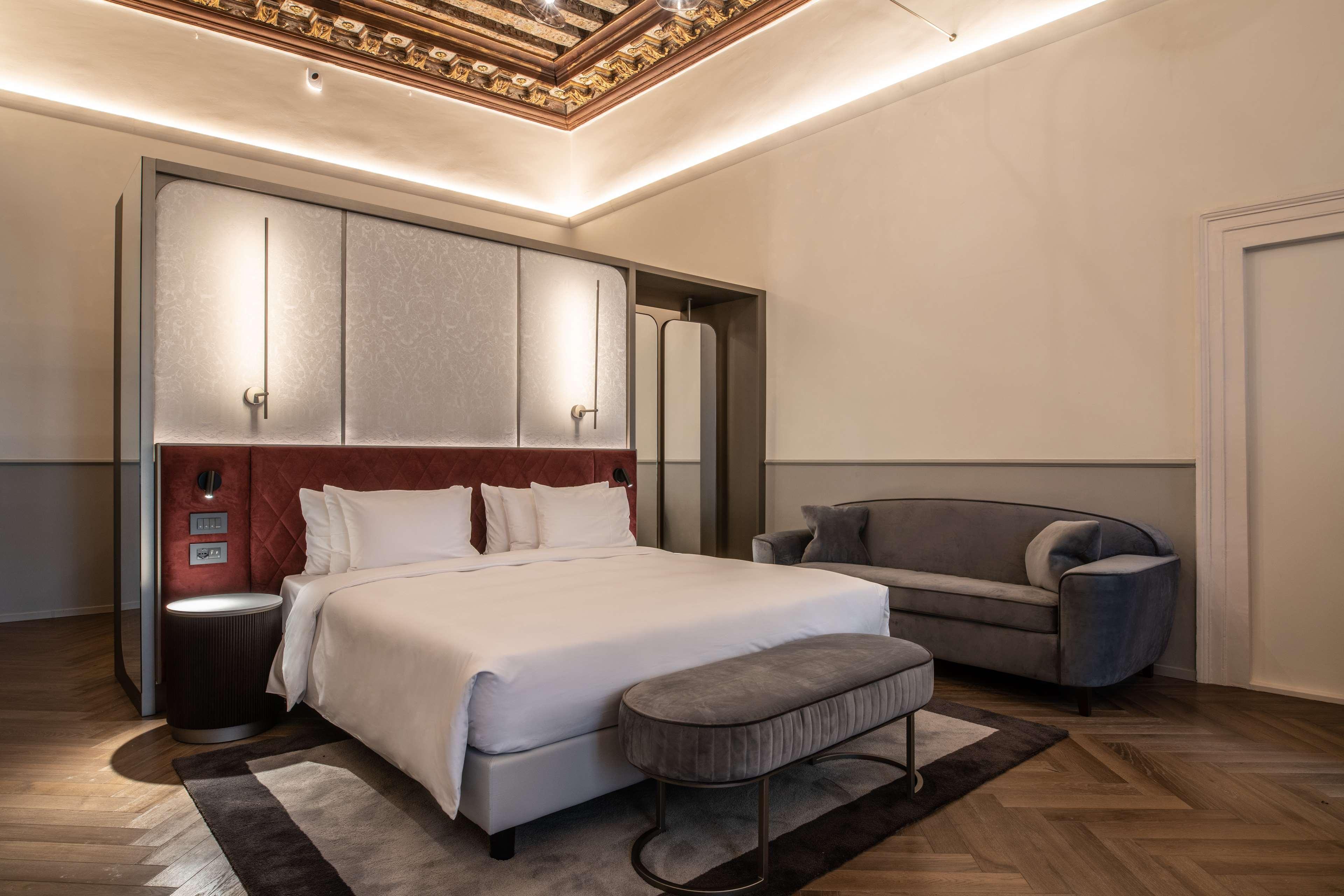 Radisson Collection Hotel, Palazzo Nani 베니스 외부 사진 A bedroom at the hotel