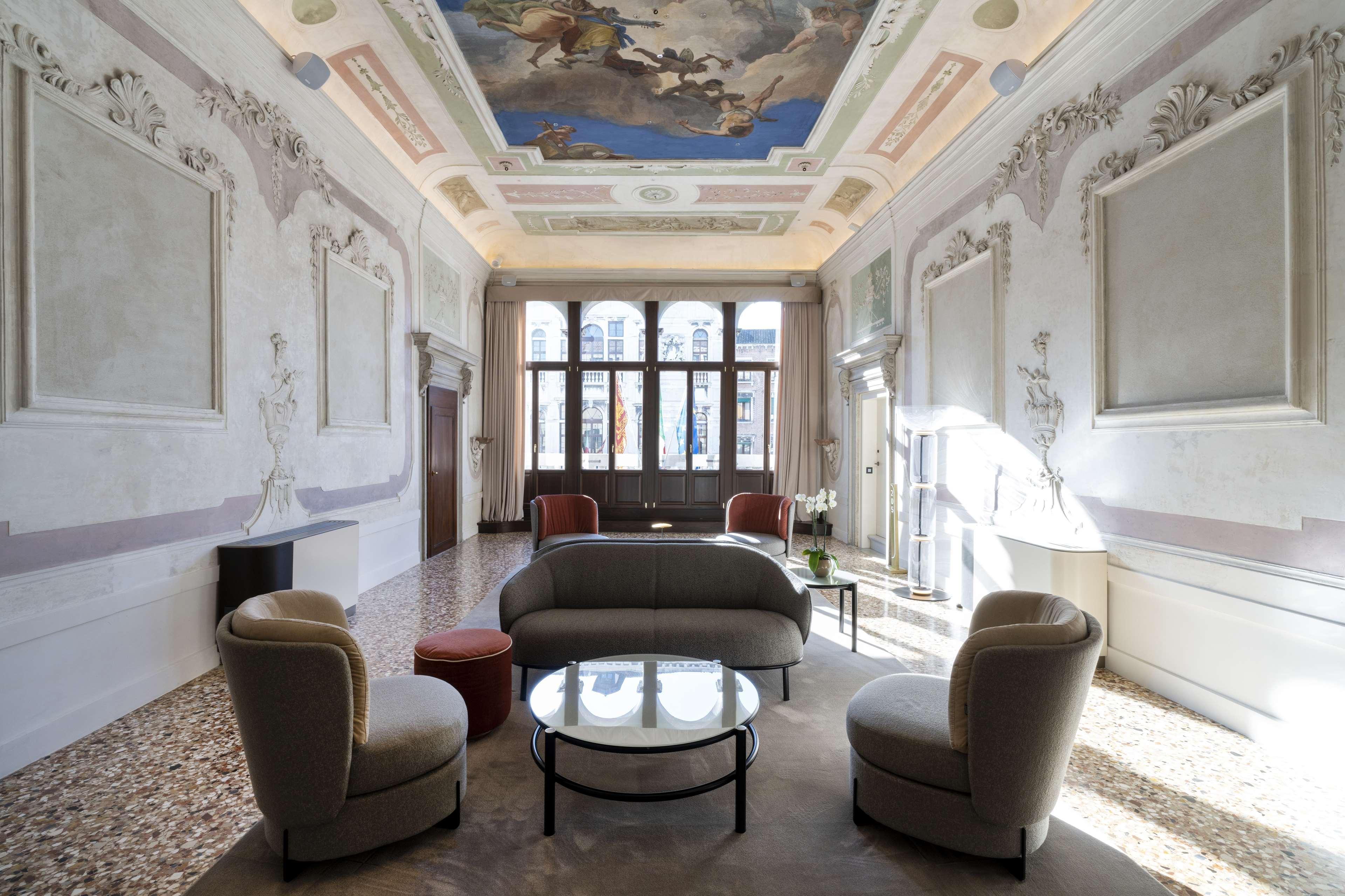 Radisson Collection Hotel, Palazzo Nani 베니스 외부 사진 The lobby of the hotel