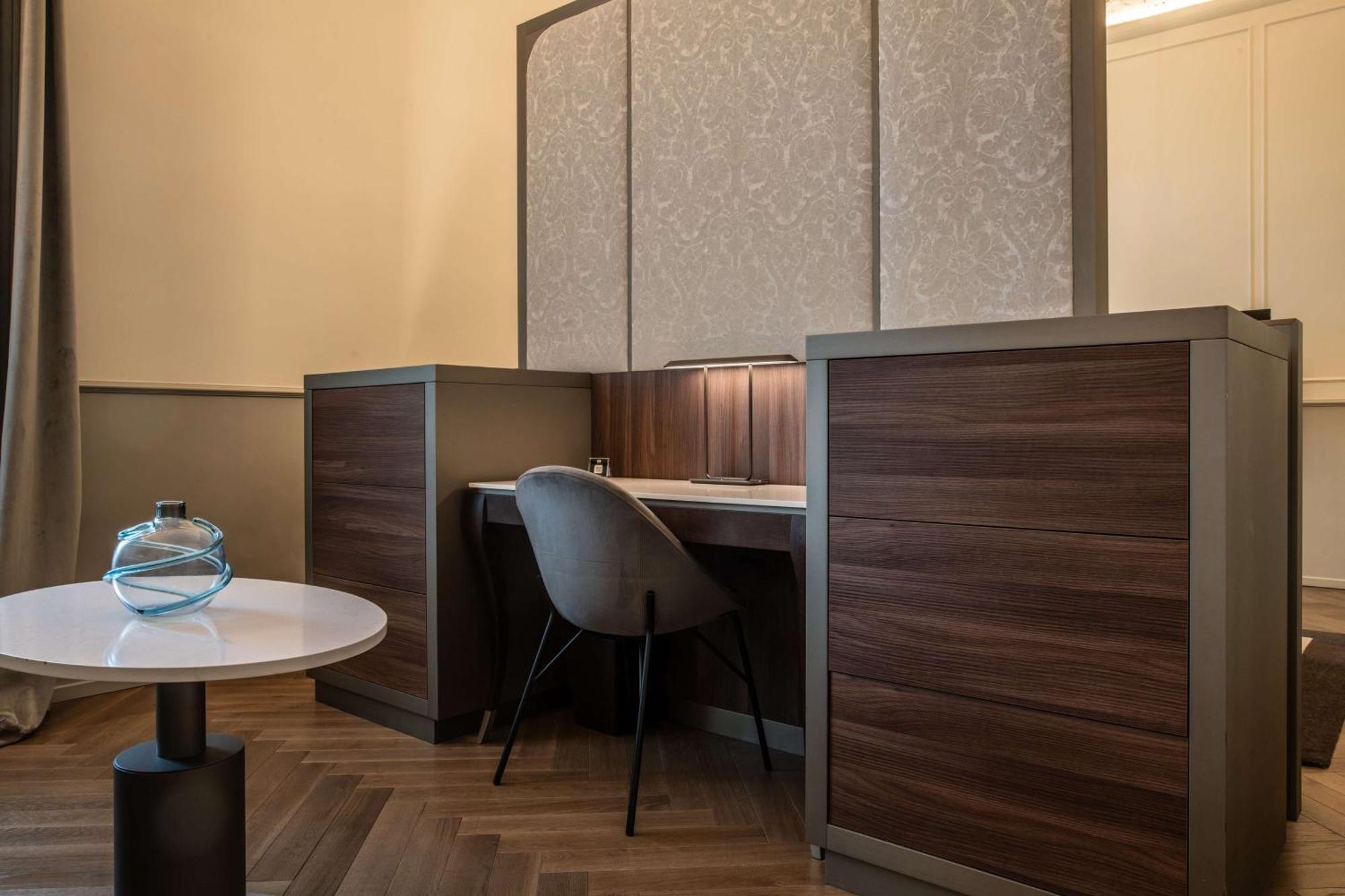 Radisson Collection Hotel, Palazzo Nani 베니스 외부 사진 A work space at the library
