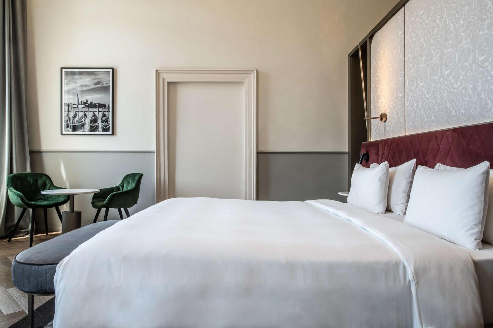 Radisson Collection Hotel, Palazzo Nani 베니스 외부 사진 A bedroom at the hotel