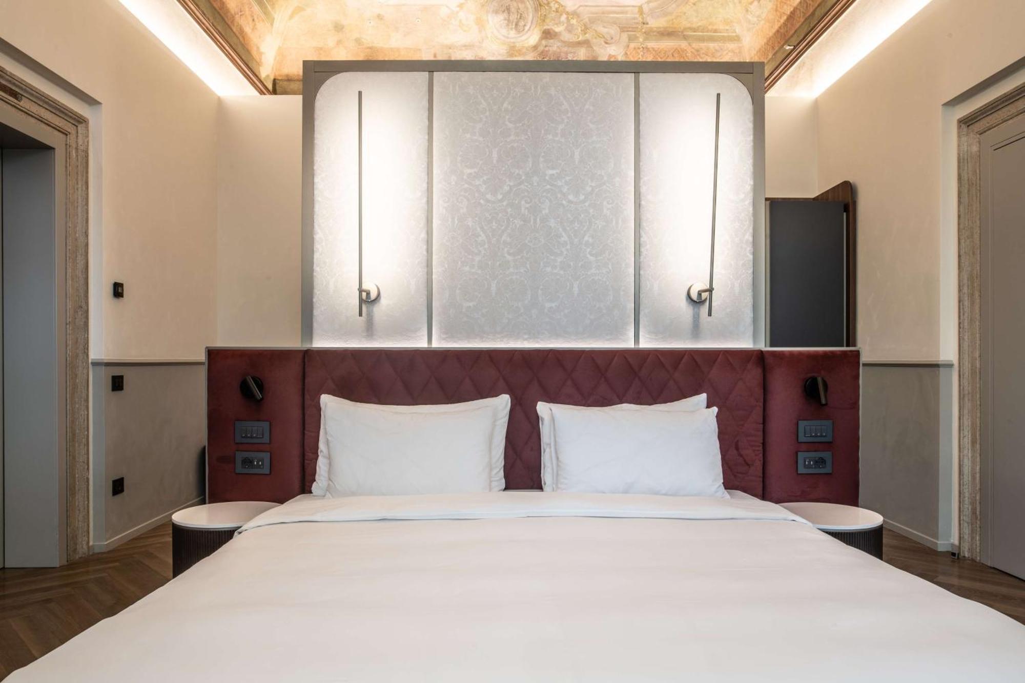 Radisson Collection Hotel, Palazzo Nani 베니스 외부 사진 A bedroom at the hotel