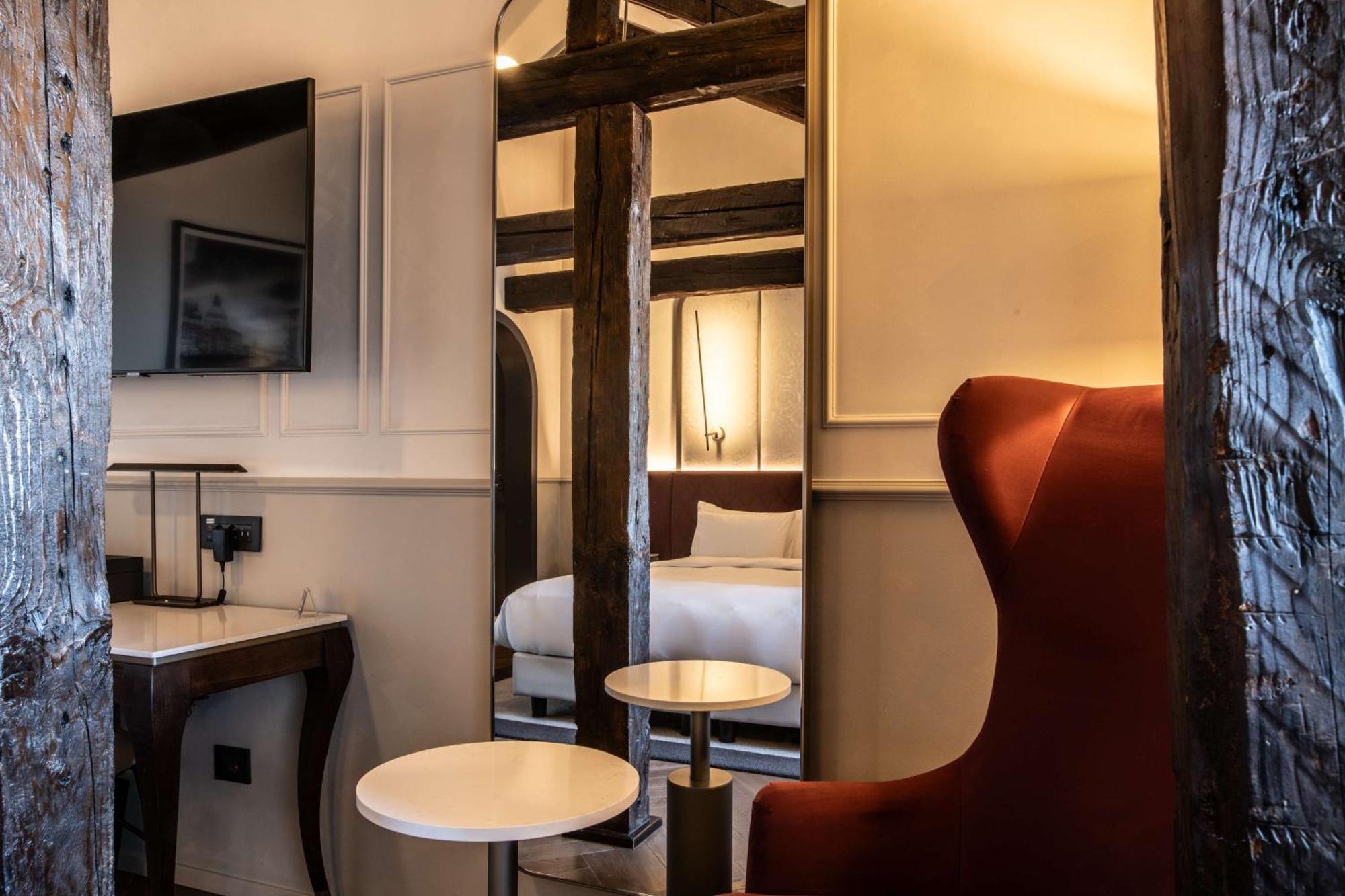 Radisson Collection Hotel, Palazzo Nani 베니스 외부 사진 A room at the hotel