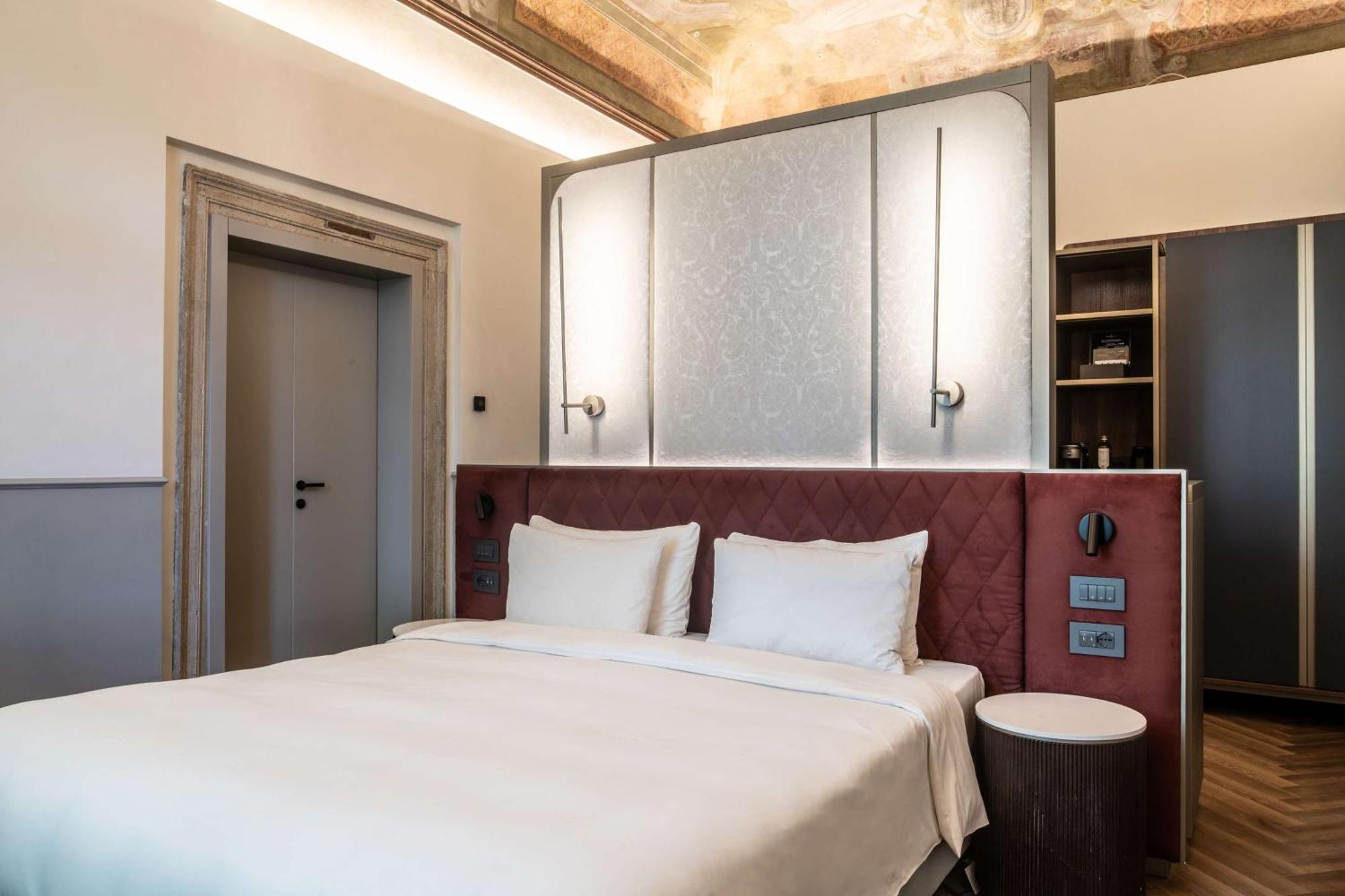 Radisson Collection Hotel, Palazzo Nani 베니스 외부 사진 A room at the hotel